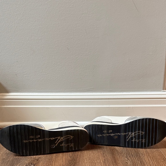 Vintage Havana Cream and Silver Sneakers with Burgundy Star - Picture 2 of 9